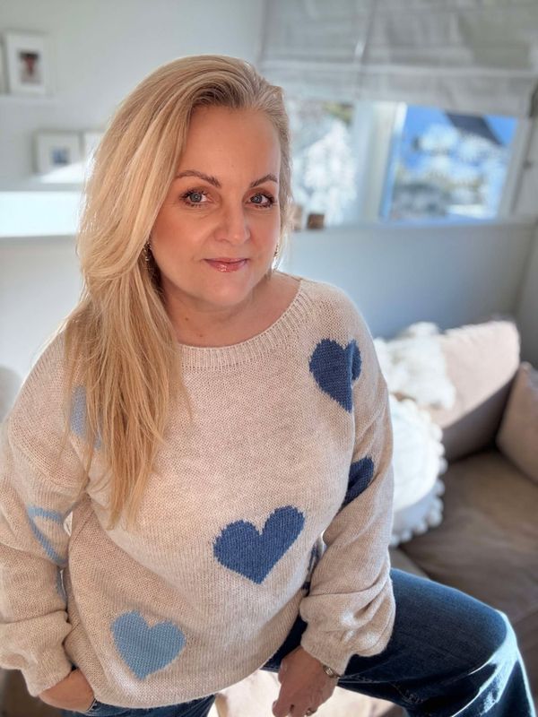 Genser med hjertemotiv jeansblå