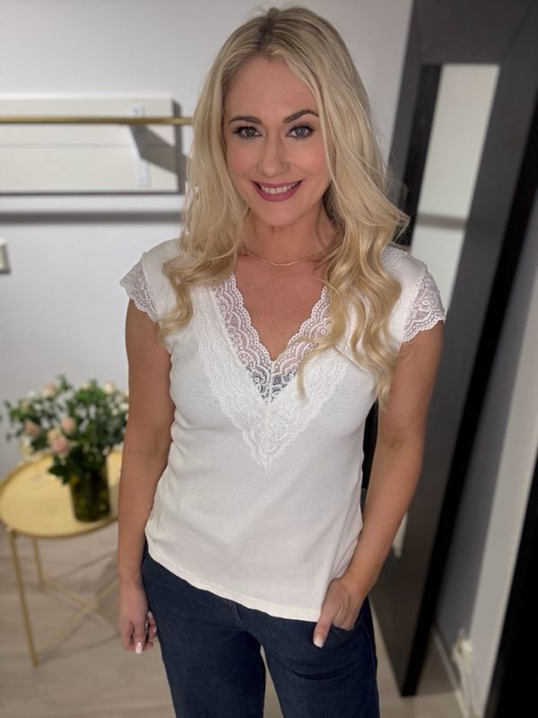 Blonde topp med v hals hvit