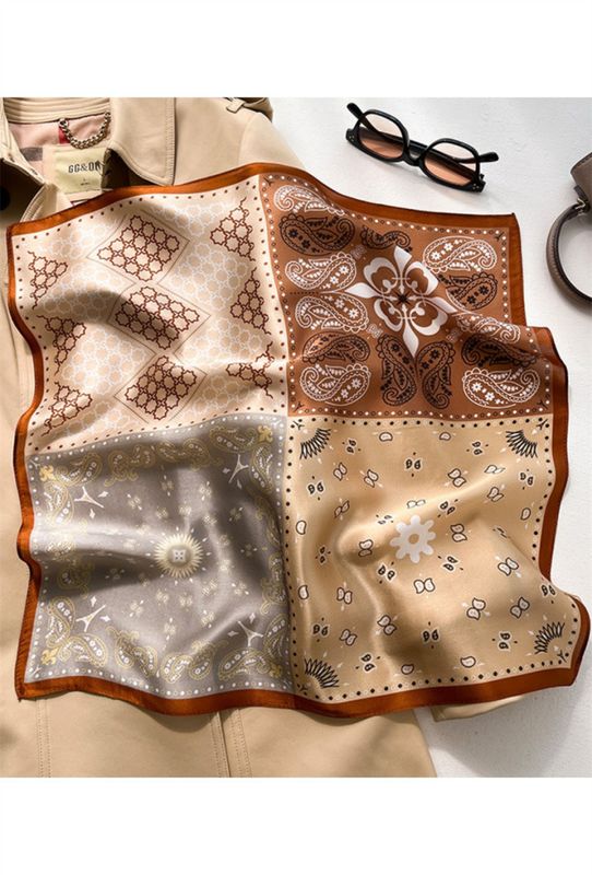 Elegant lite skjerf brun