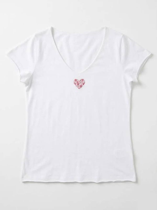 T-shirt med hjerte hvit
